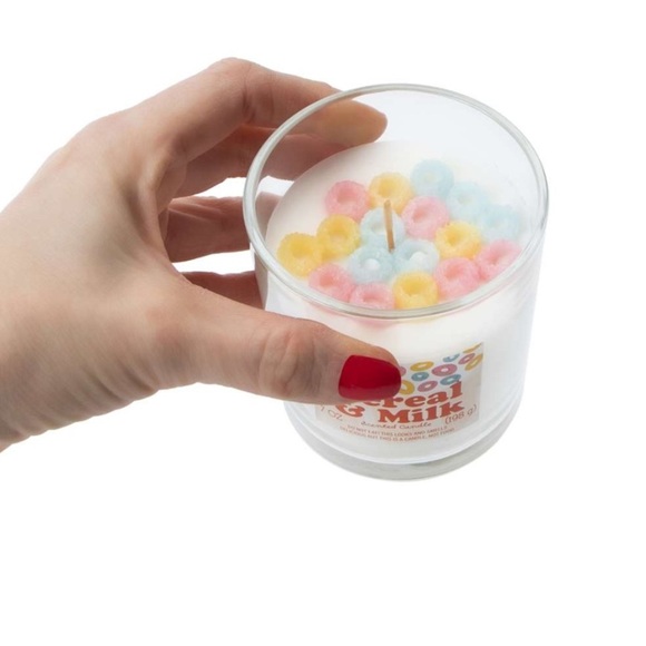 Fruit Loops Cereal & Milk Scented Candle NWT - Picture 2 of 2